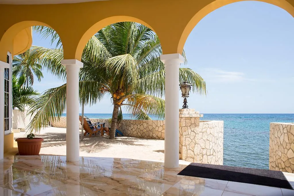 Waters Edge Guest House مونتيغو باي منزل للإقامة