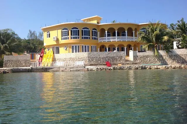 Waters Edge Guest House مونتيغو باي 0*,  جامايكا