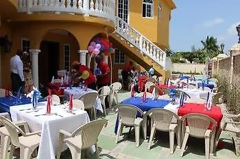 منزل للإقامة Waters Edge Guest House مونتيغو باي جامايكا