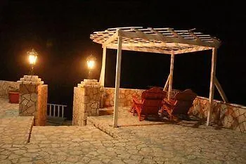 Waters Edge Guest House مونتيغو باي