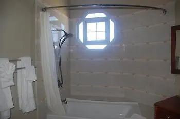 Waters Edge Guest House مونتيغو باي منزل للإقامة