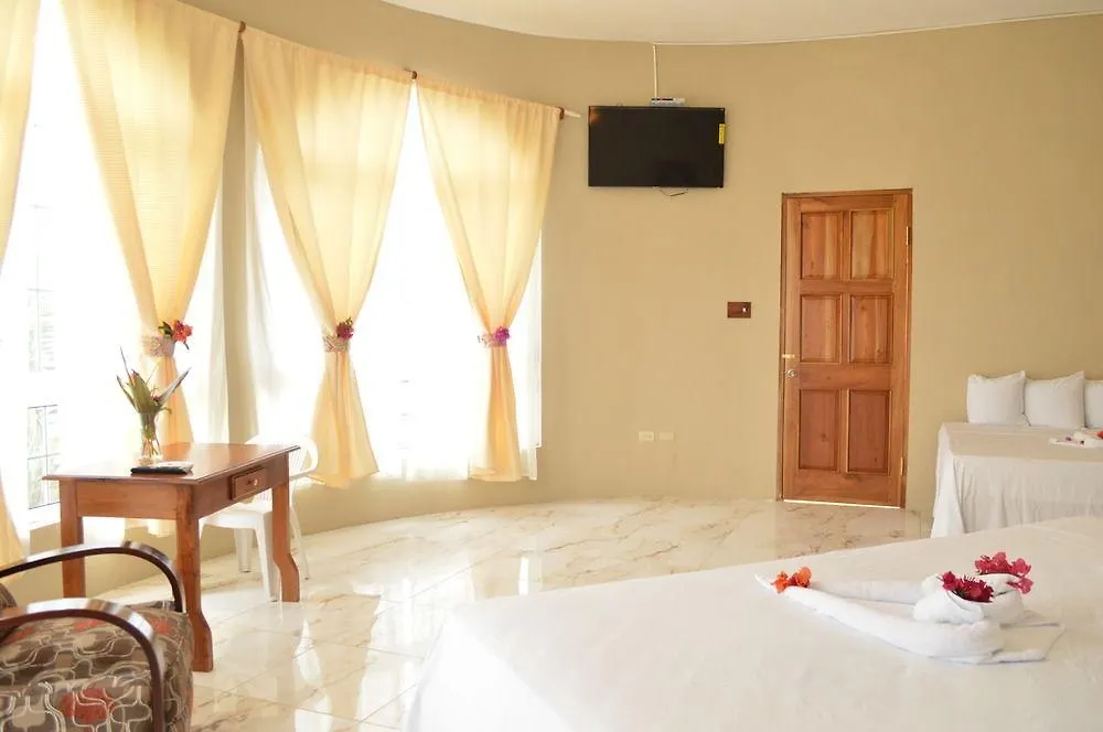 Waters Edge Guest House مونتيغو باي منزل للإقامة