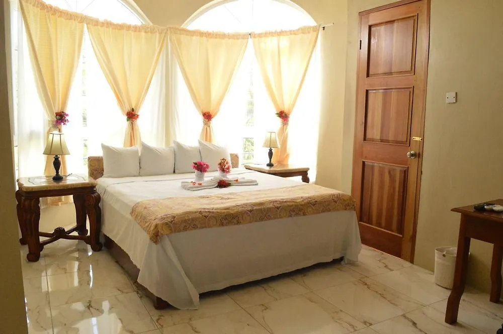 Waters Edge Guest House مونتيغو باي جامايكا