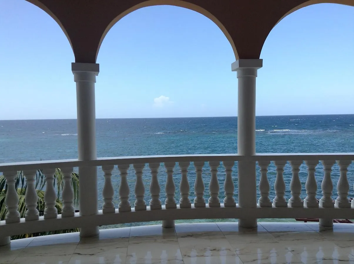 Waters Edge Guest House مونتيغو باي منزل للإقامة