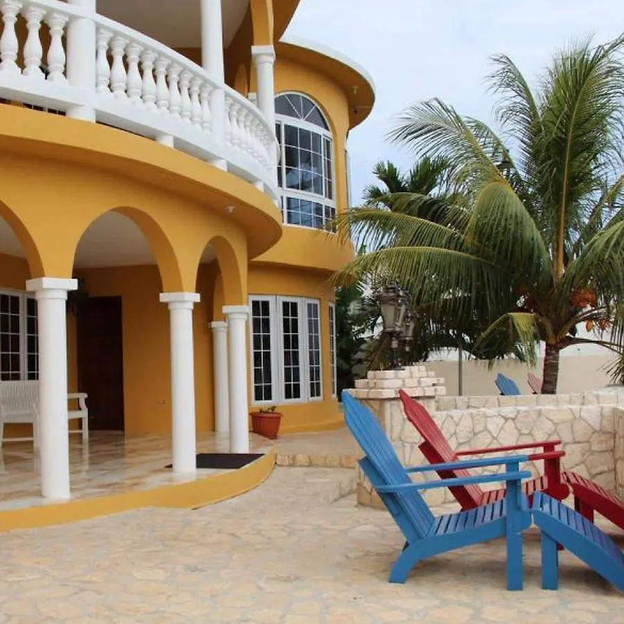 Waters Edge Guest House مونتيغو باي جامايكا