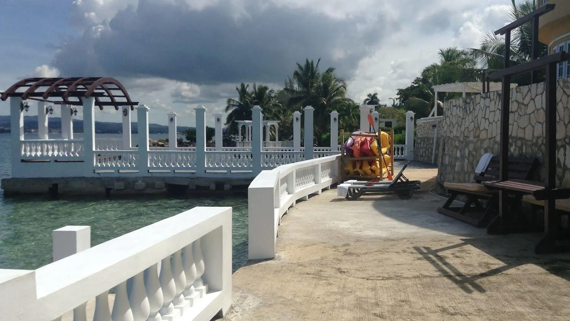 منزل للإقامة Waters Edge Guest House مونتيغو باي
